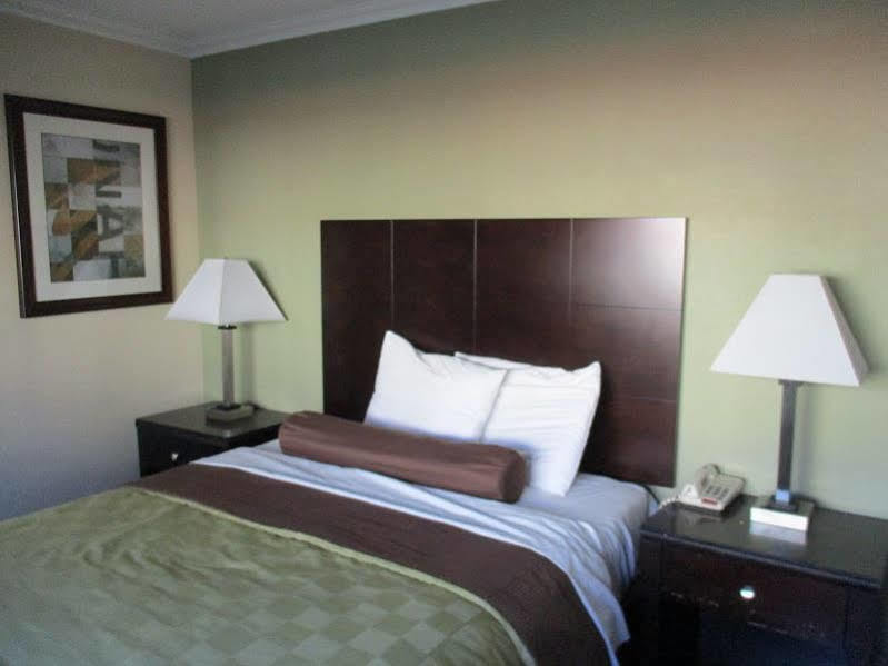 Metropolitan Inn & Suites Los Angeles Bagian luar foto